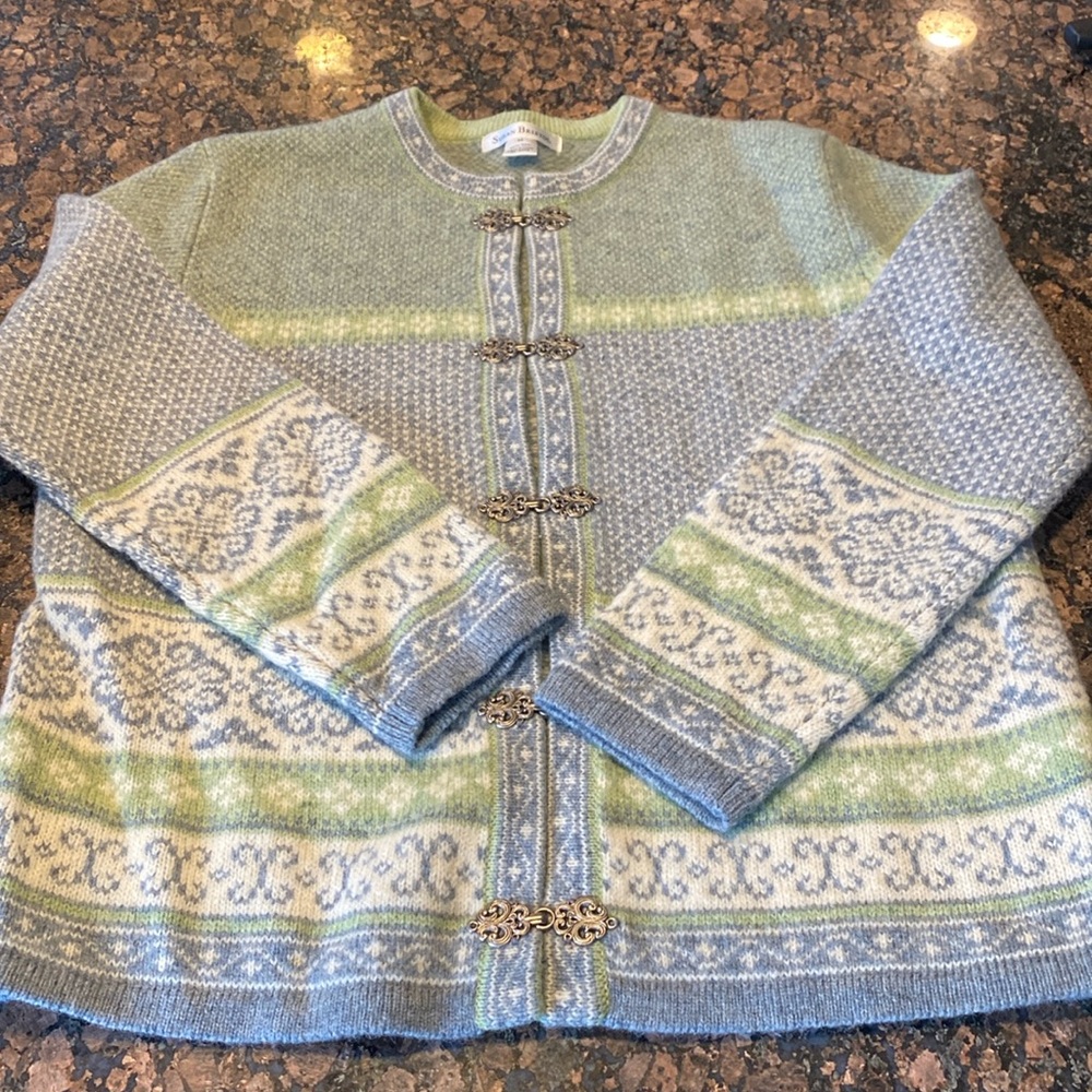 100% wool, women’s cardigan sweater by Susan Bristol. Like new!
